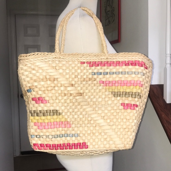 Vintage Handbags - Vintage Large Sized Handwoven Straw totebag 😘